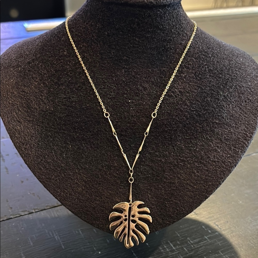 Dainty Vermeil Gold Leaf Classy Pendant Necklace​​​
